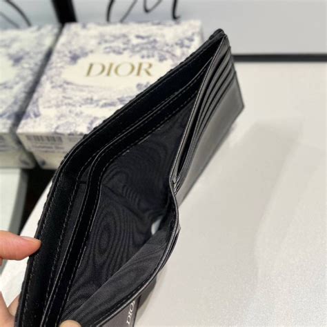 dior men's bifold wallet.